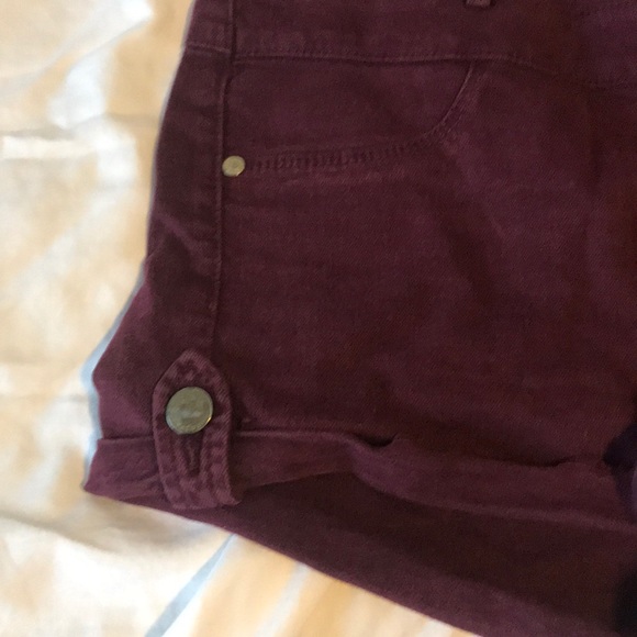 High rise burgundy jean shorts - Picture 3 of 4